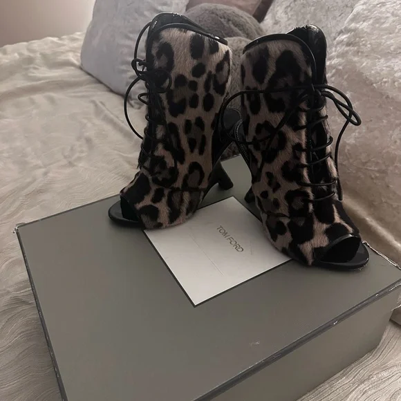 LAST CALL- CLOSING, ESTATE SALE $1790 Tom Ford Black and Brown Leopard Heels - Picture 3 of 8